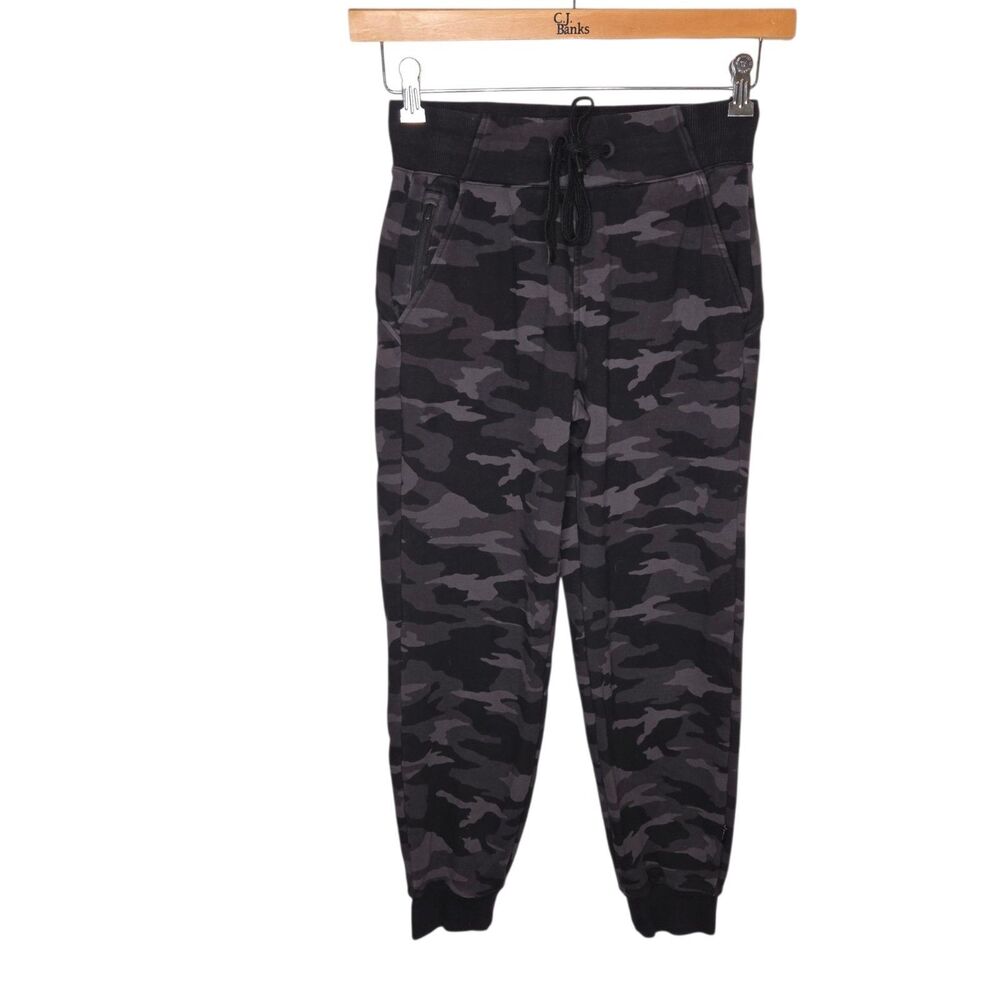 Athleta Triumph Printed Jogger Pants in Black & Gray Camo Luxe – Size XXS